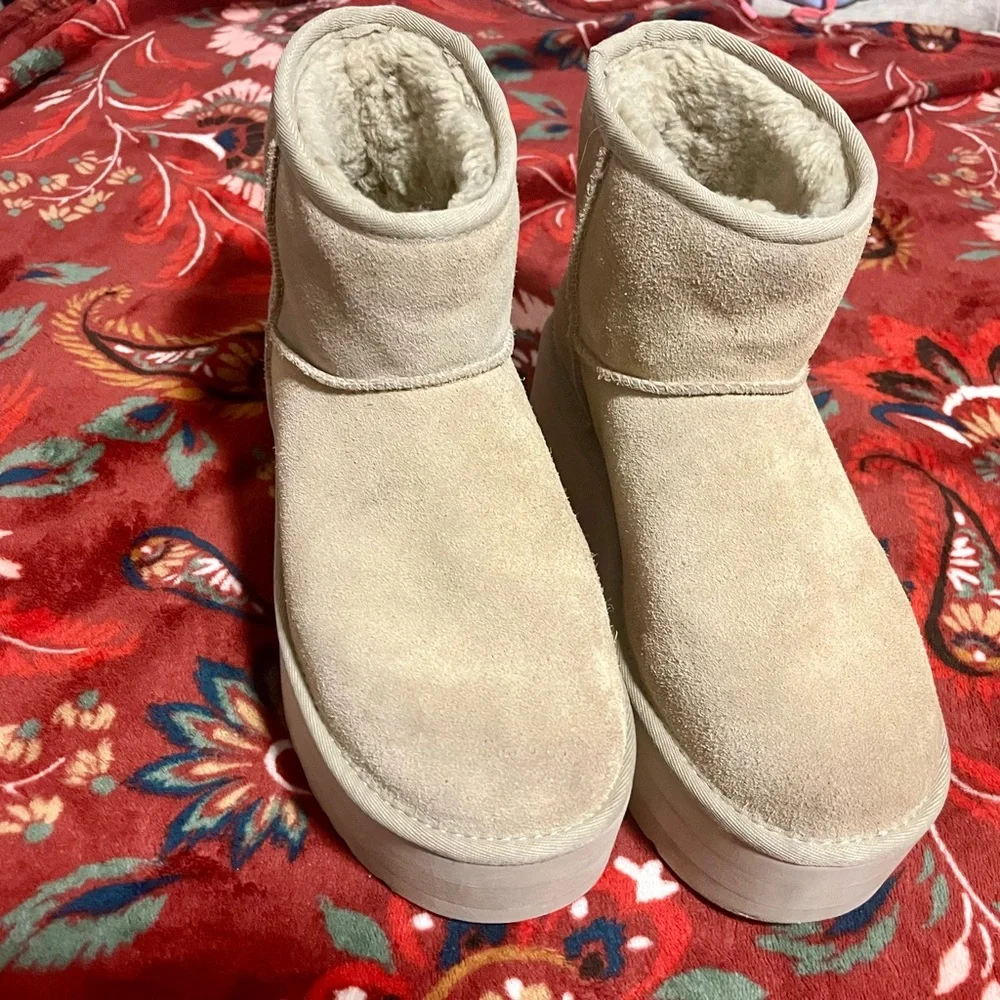 ugg platforms color sand !
Worn once! - Picture 2 of 6